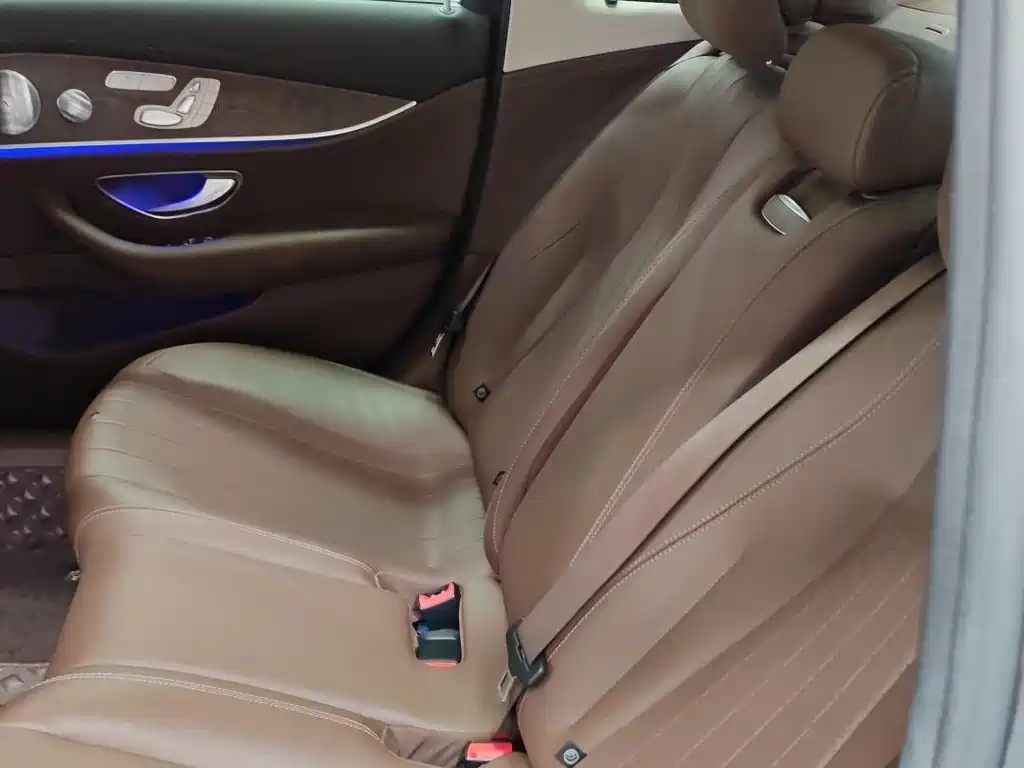 Mercedes-Benz E-Class — миниатюра 8