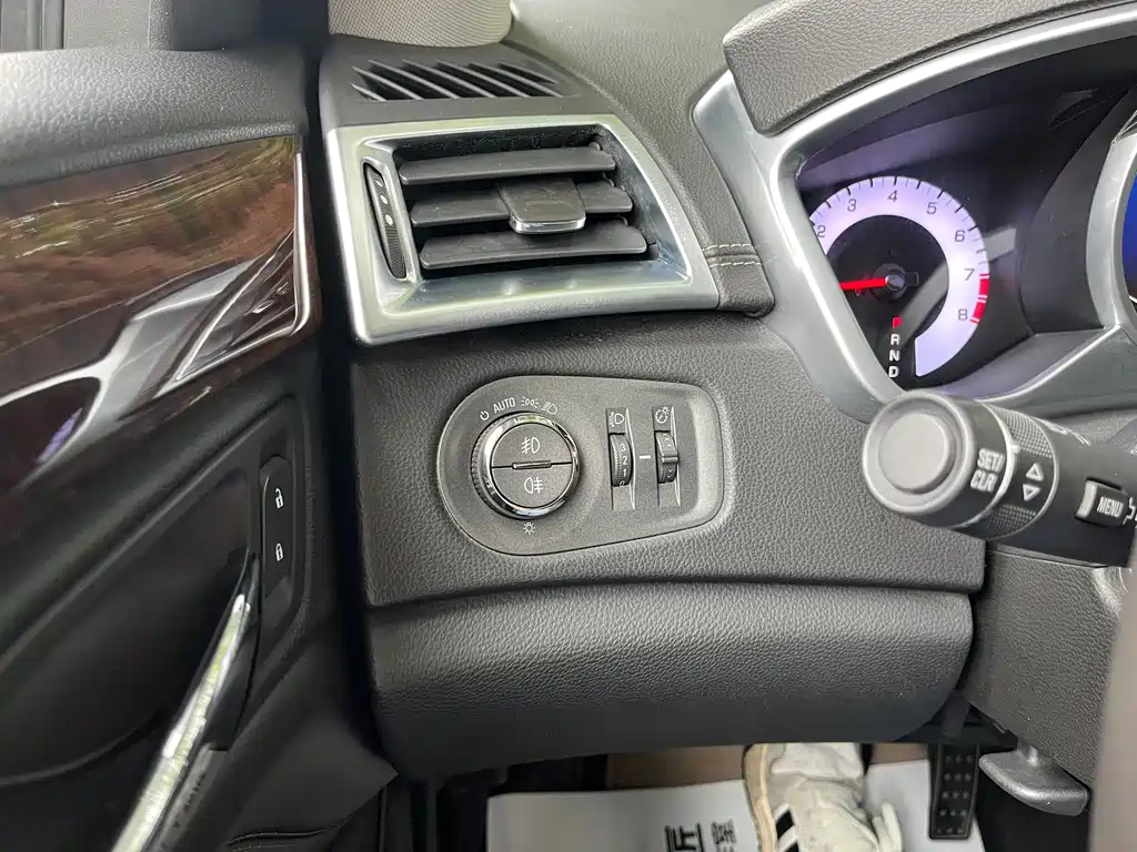Cadillac SRX — миниатюра 18