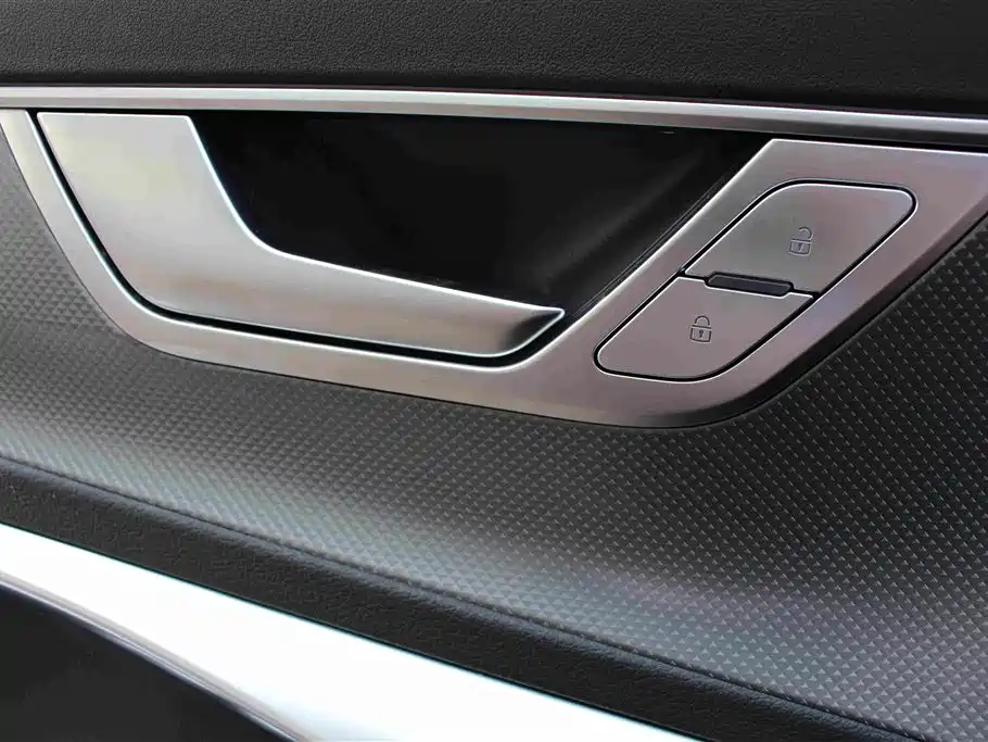 Audi A6L — миниатюра 9