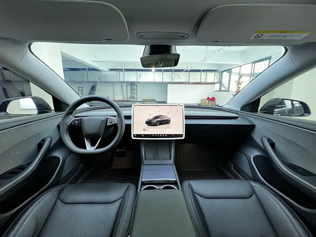 Tesla Model 3 — миниатюра 6