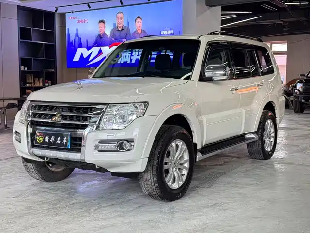 mitsubishi pajero