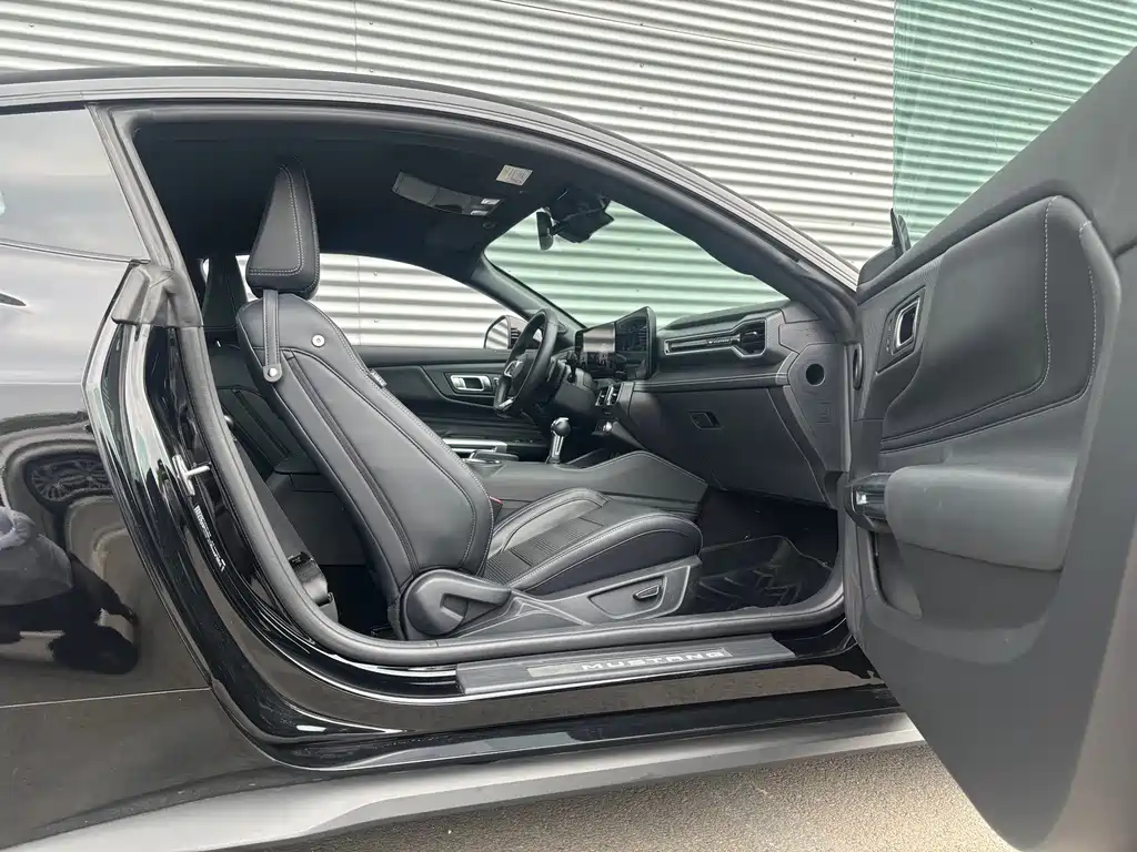 Заказать Ford Mustang 2026 года за 9 146 167 ₽  из Китая