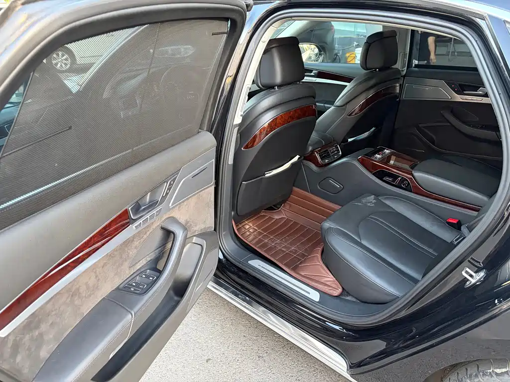 Audi A8 — миниатюра 10