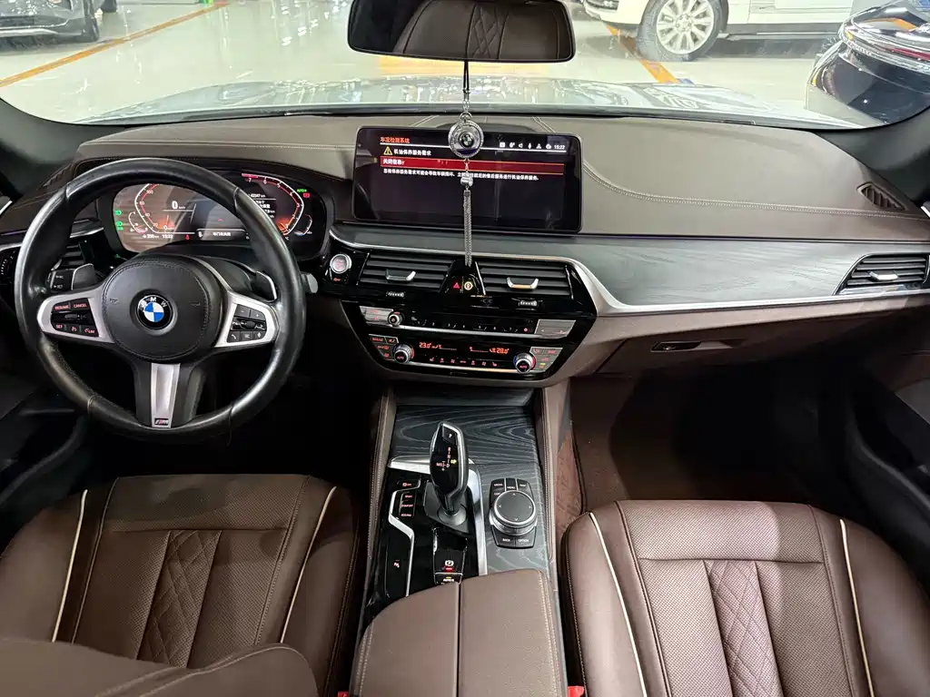 BMW 5 Series — миниатюра 9