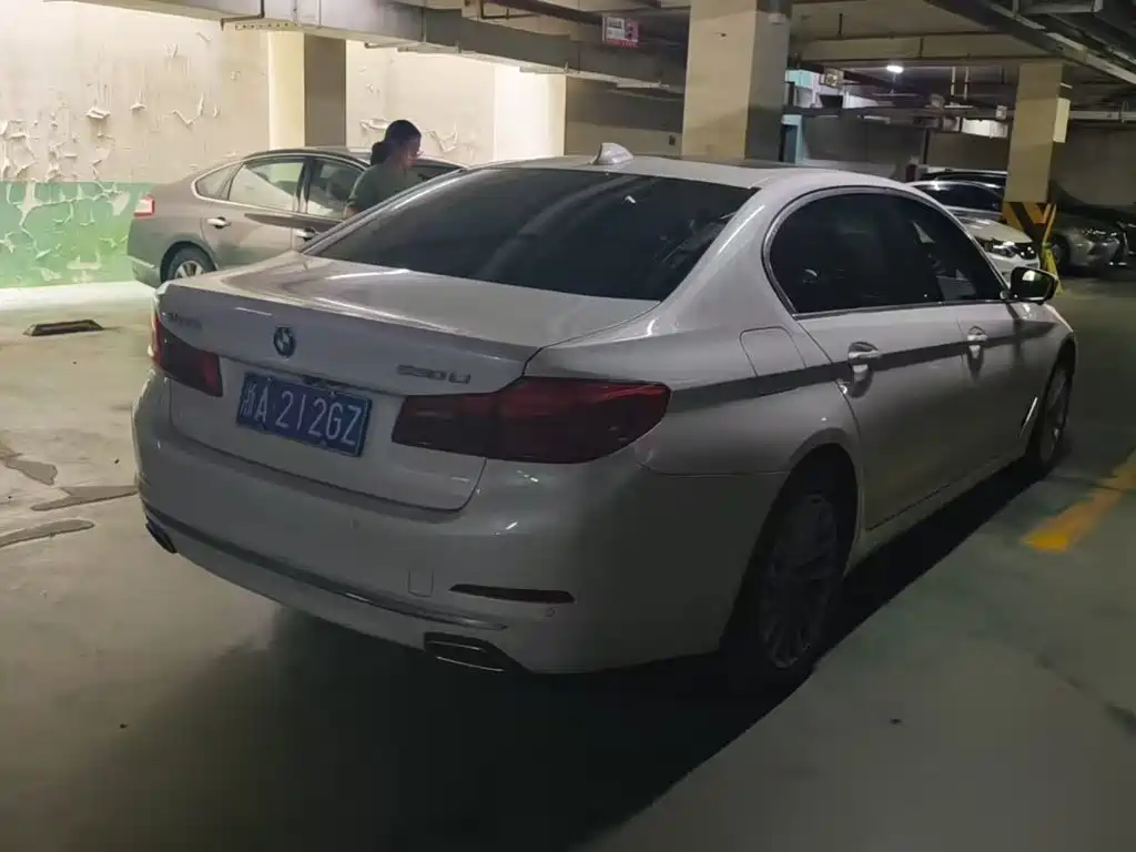 BMW 5 Series — миниатюра 4