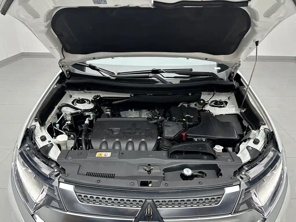 Mitsubishi Outlander — миниатюра 18