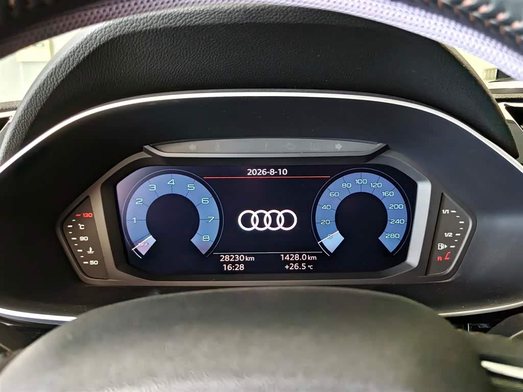 Audi Q3 1.4 л 2021 г. Серебристо-серый, пробег 28000 км