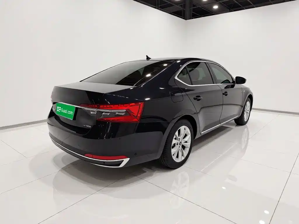 Skoda Superb — миниатюра 6