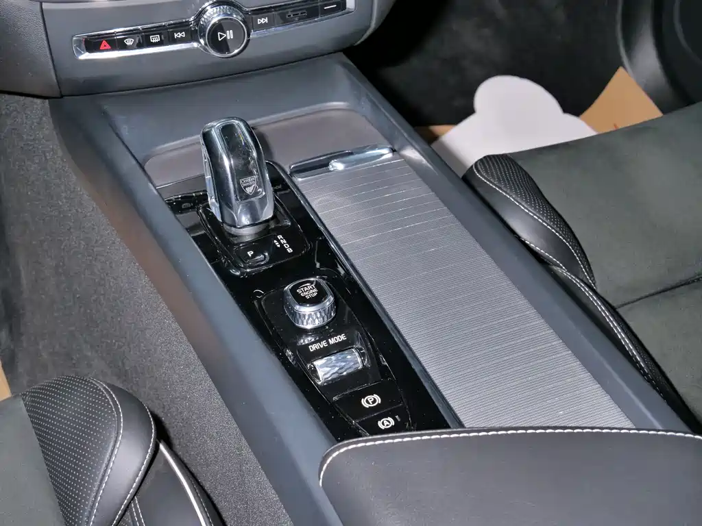 VOLVO XC60 PLUG IN HYBRID