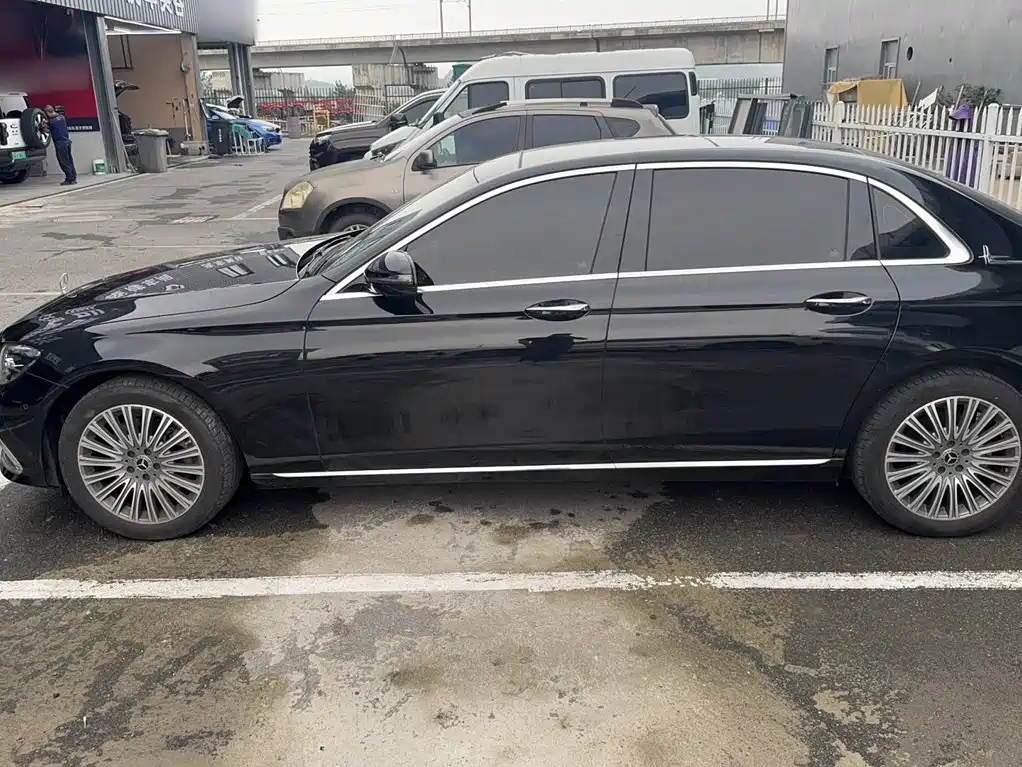 Mercedes-Benz E-Class — миниатюра 9