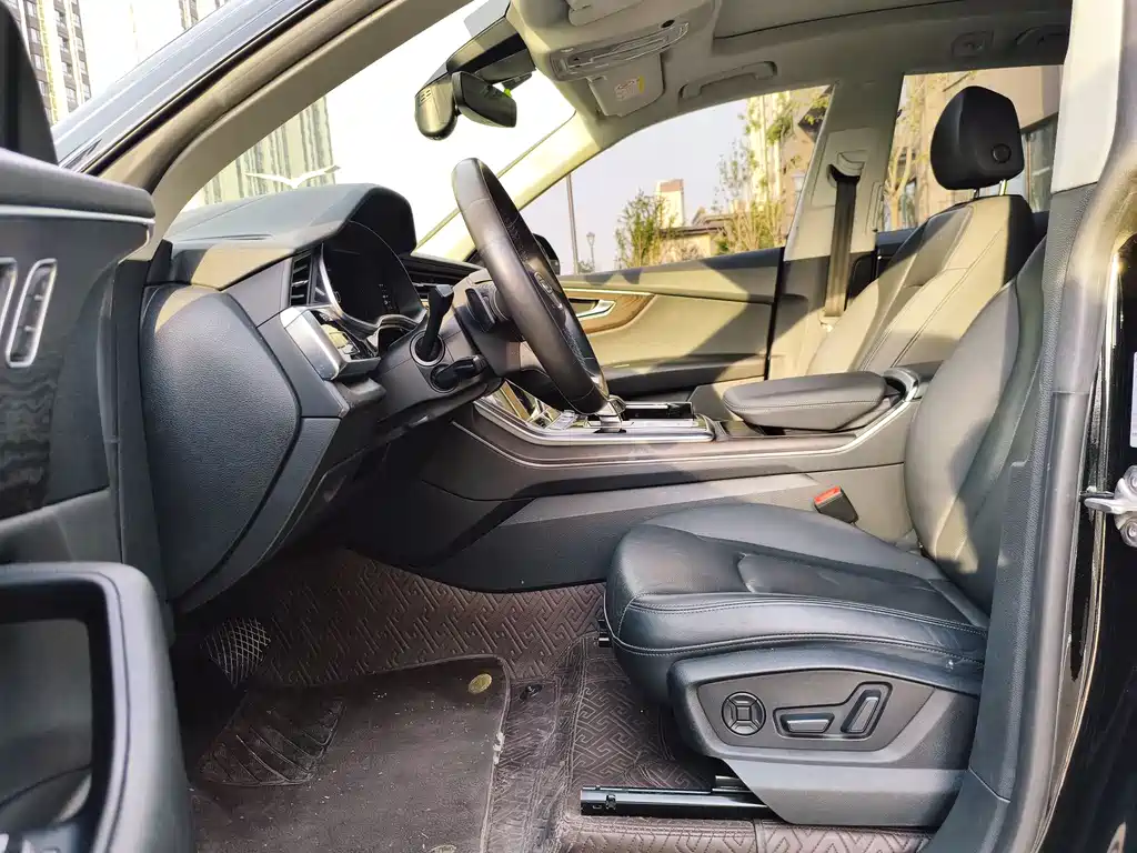 Audi Q8 2022 55 TFSI Luxury