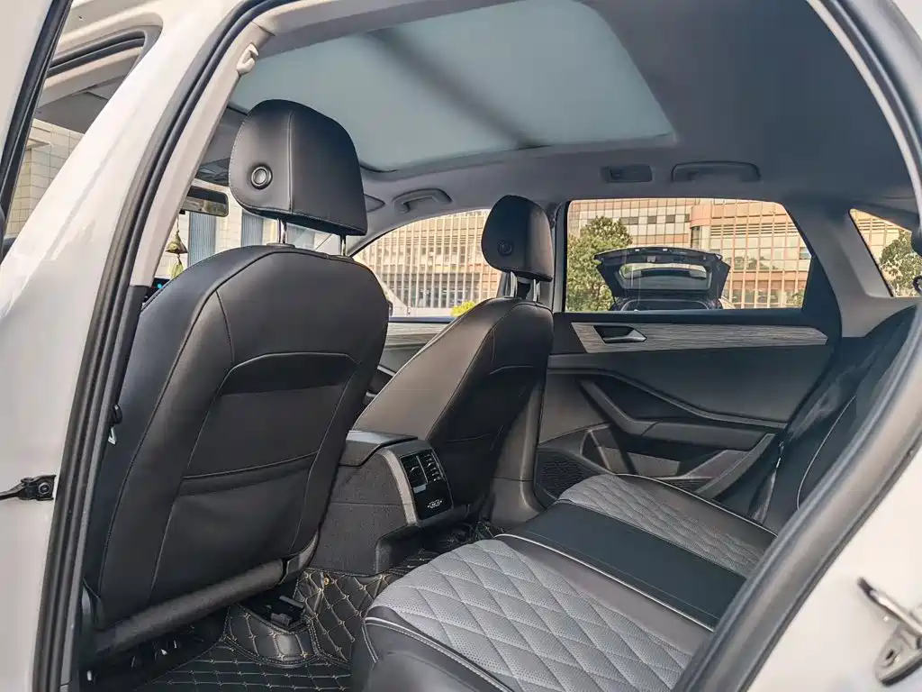 Volkswagen Sagitar — миниатюра 4