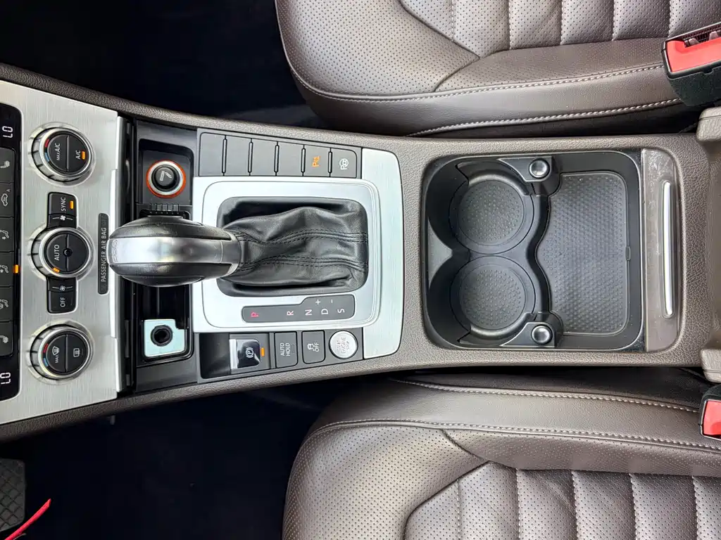 Volkswagen Magotan (Import) — миниатюра 8