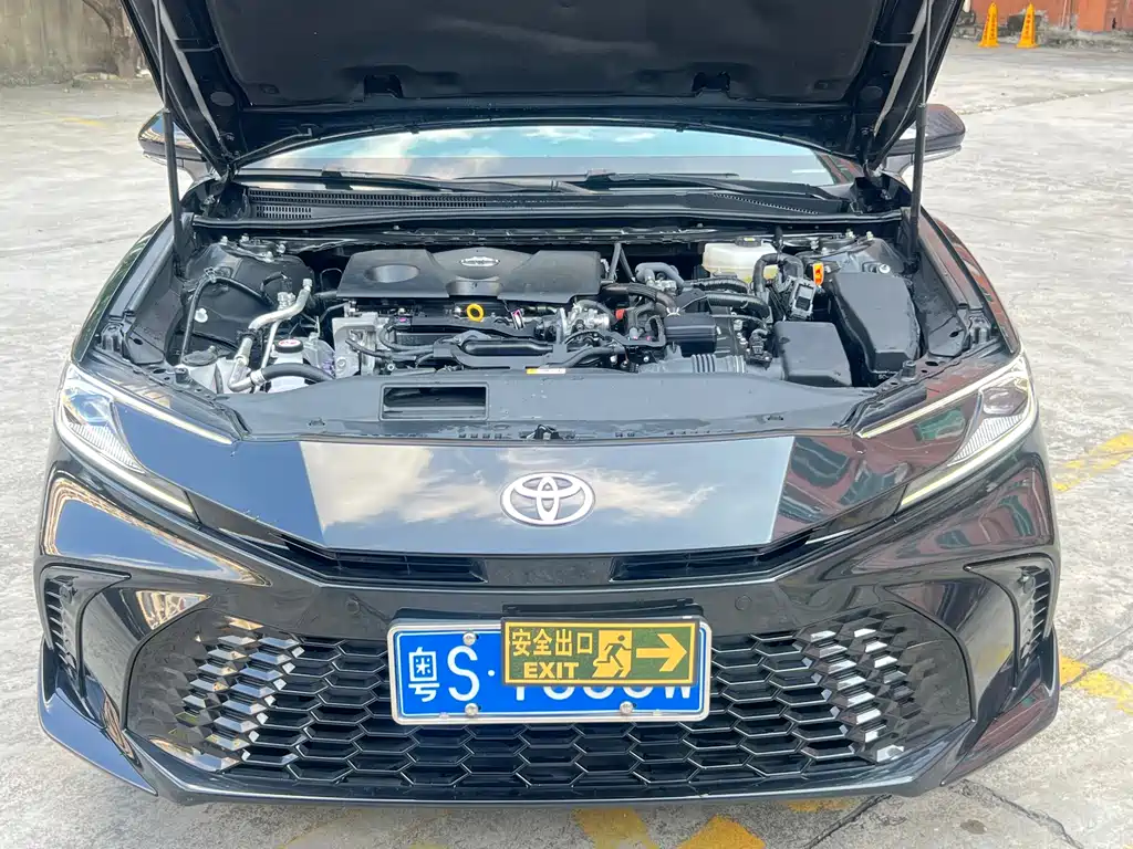 Toyota Camry — миниатюра 7