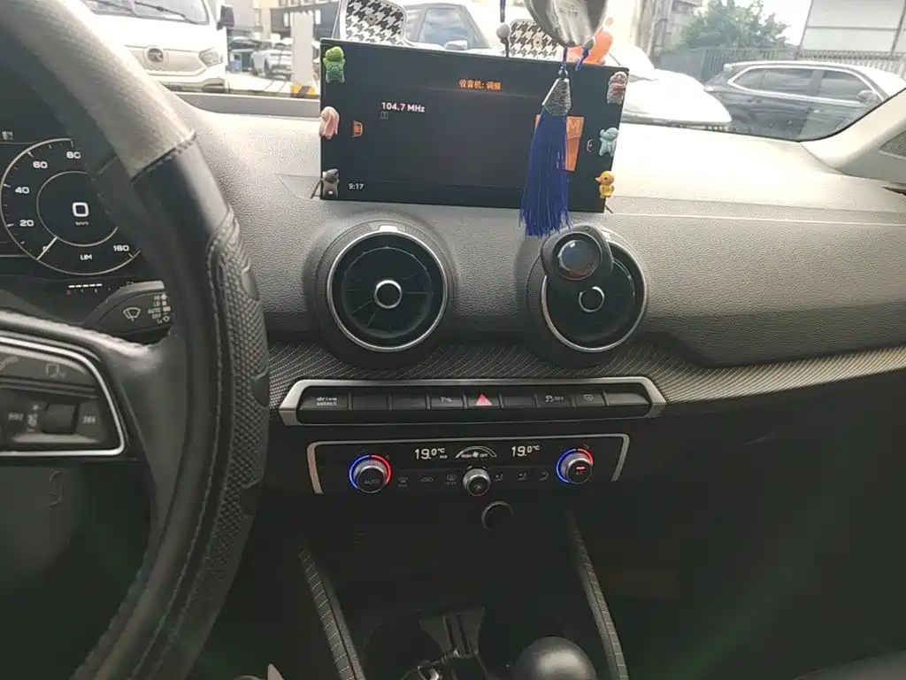 Audi Q2L e-tron — миниатюра 13