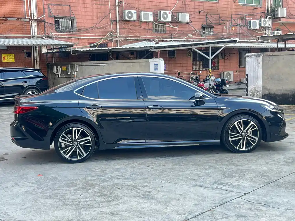 Toyota Camry — миниатюра 13