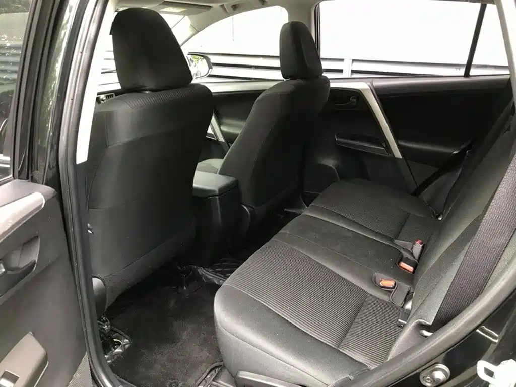Toyota RAV4 — миниатюра 10