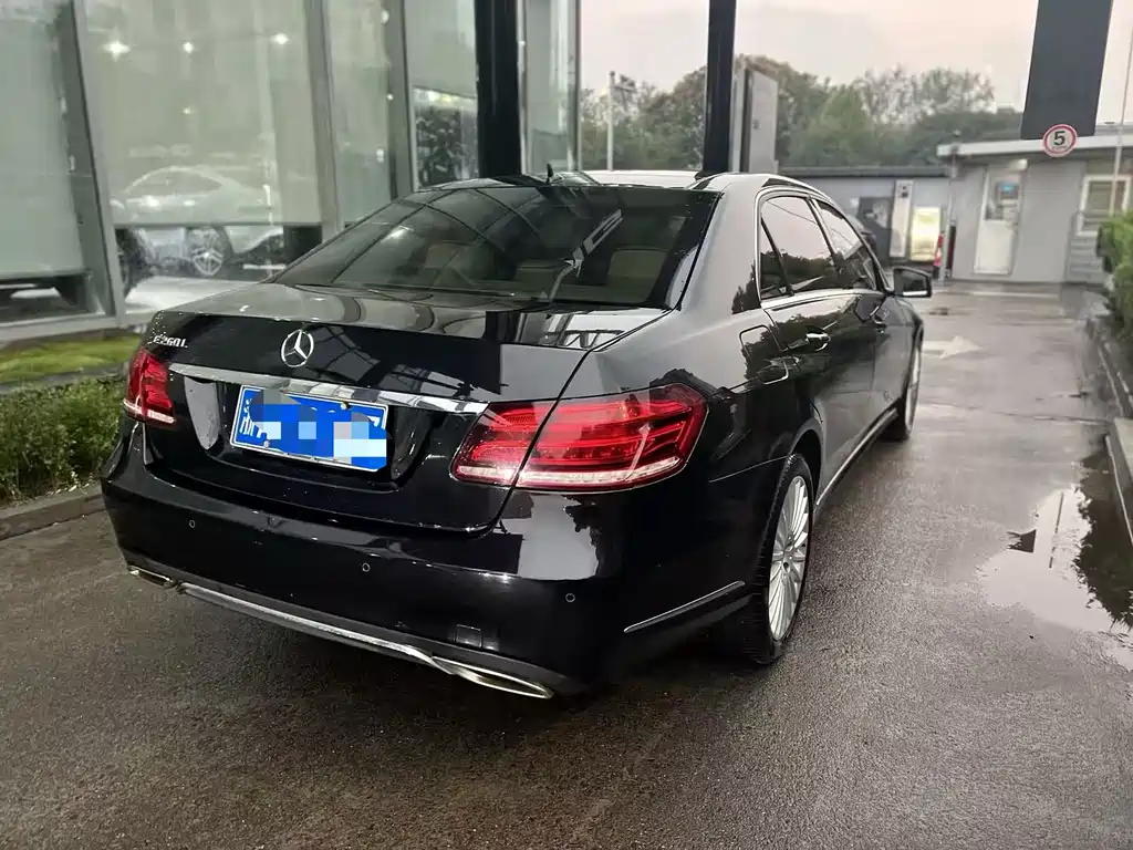 Mercedes-Benz E-Class — миниатюра 2