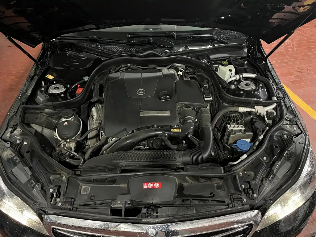 Mercedes-Benz E-Class — миниатюра 5