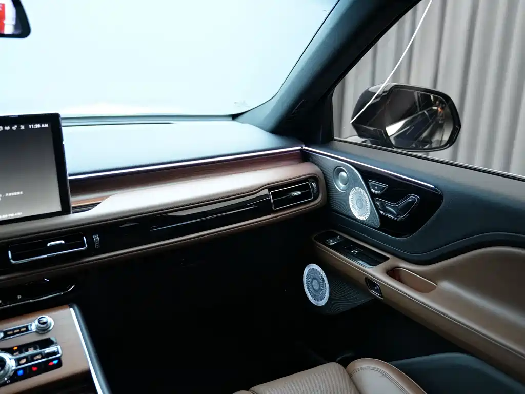 Lincoln Aviator — миниатюра 13