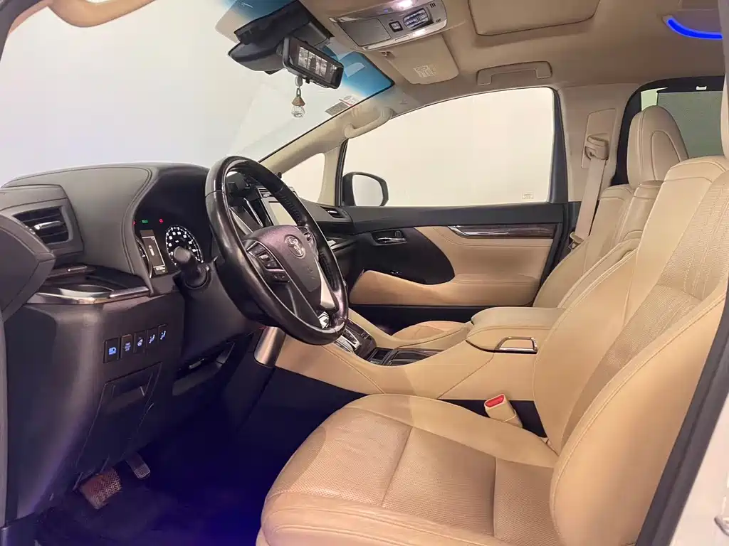 Toyota Vellfire — миниатюра 9