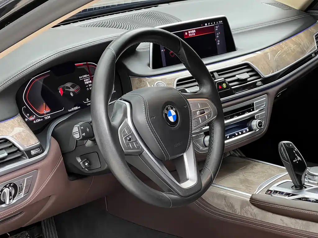 BMW 7 Series — миниатюра 4