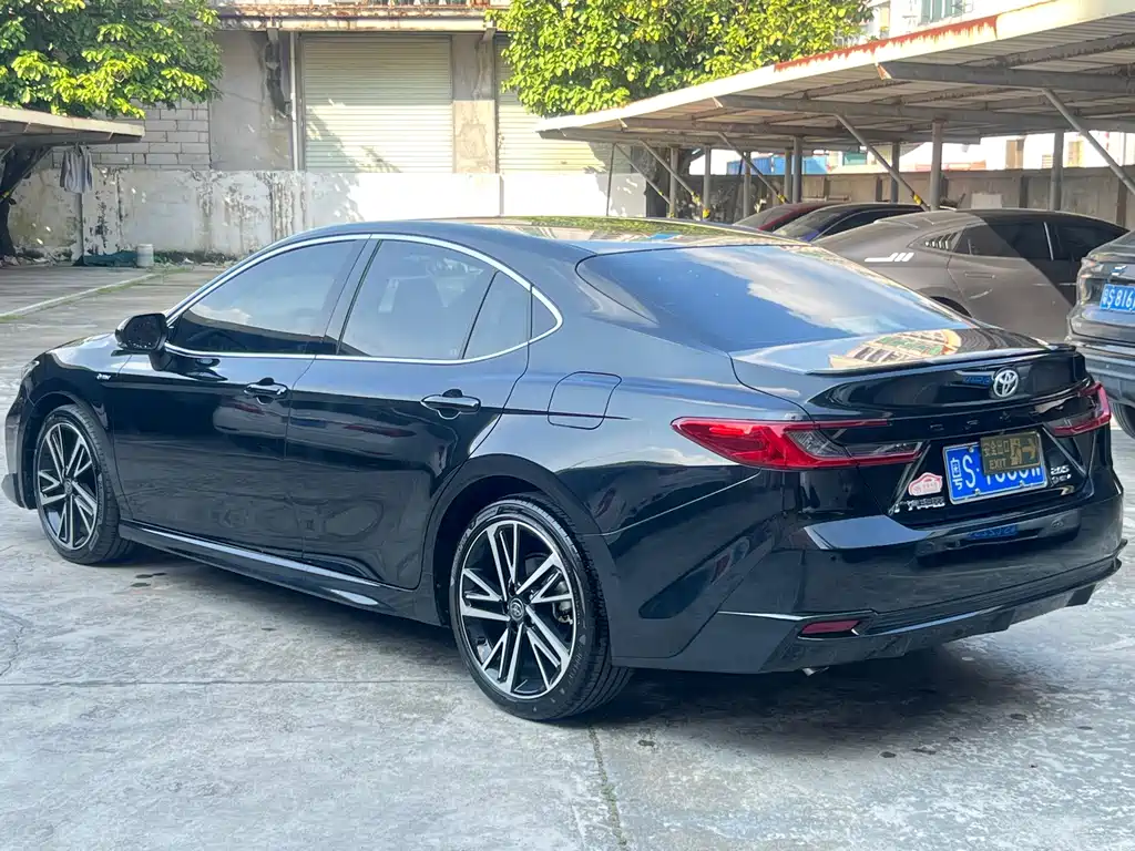 Toyota Camry — миниатюра 6