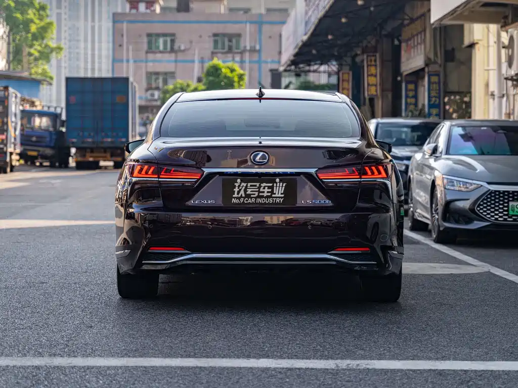 Lexus LS — миниатюра 4
