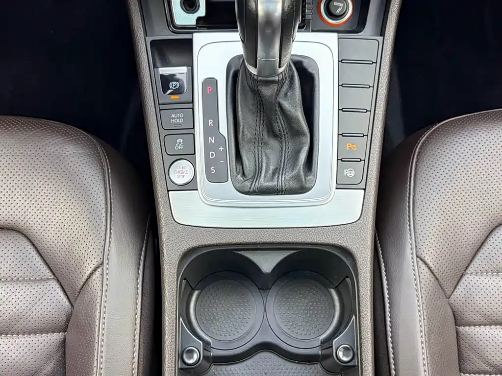 Volkswagen Magotan (Import) — миниатюра 8