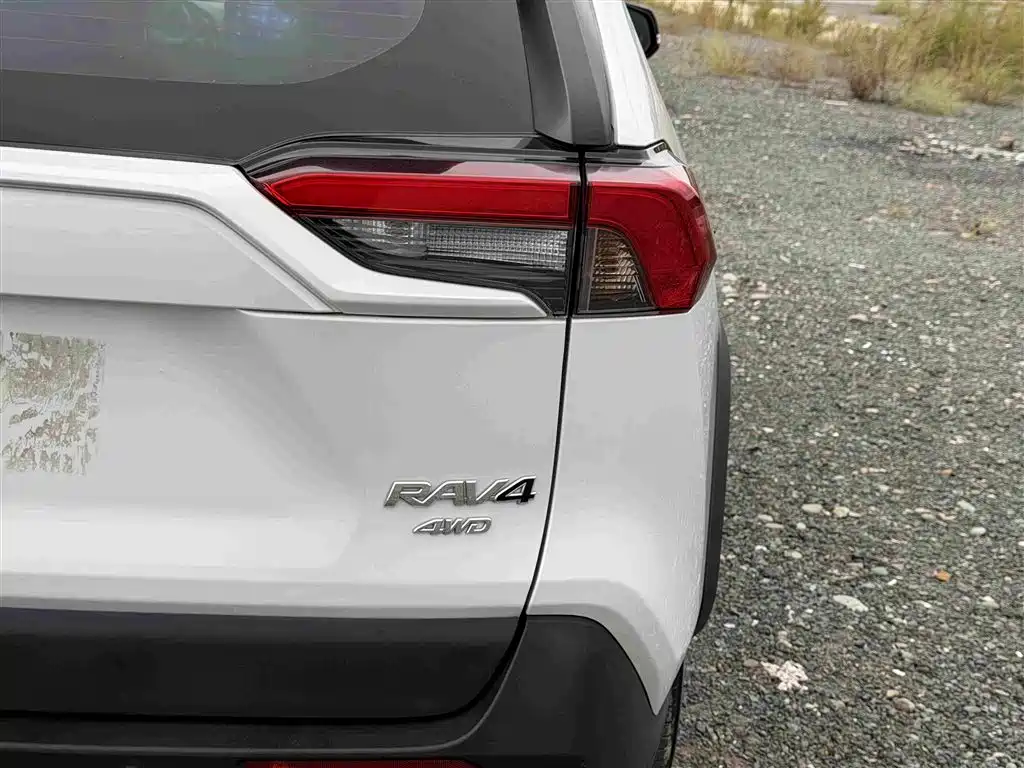 Toyota RAV4 — миниатюра 16