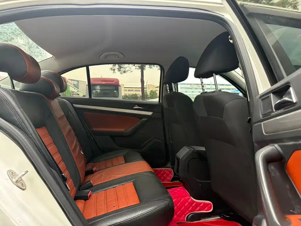 Volkswagen Lavida 2015 1.6L MT
