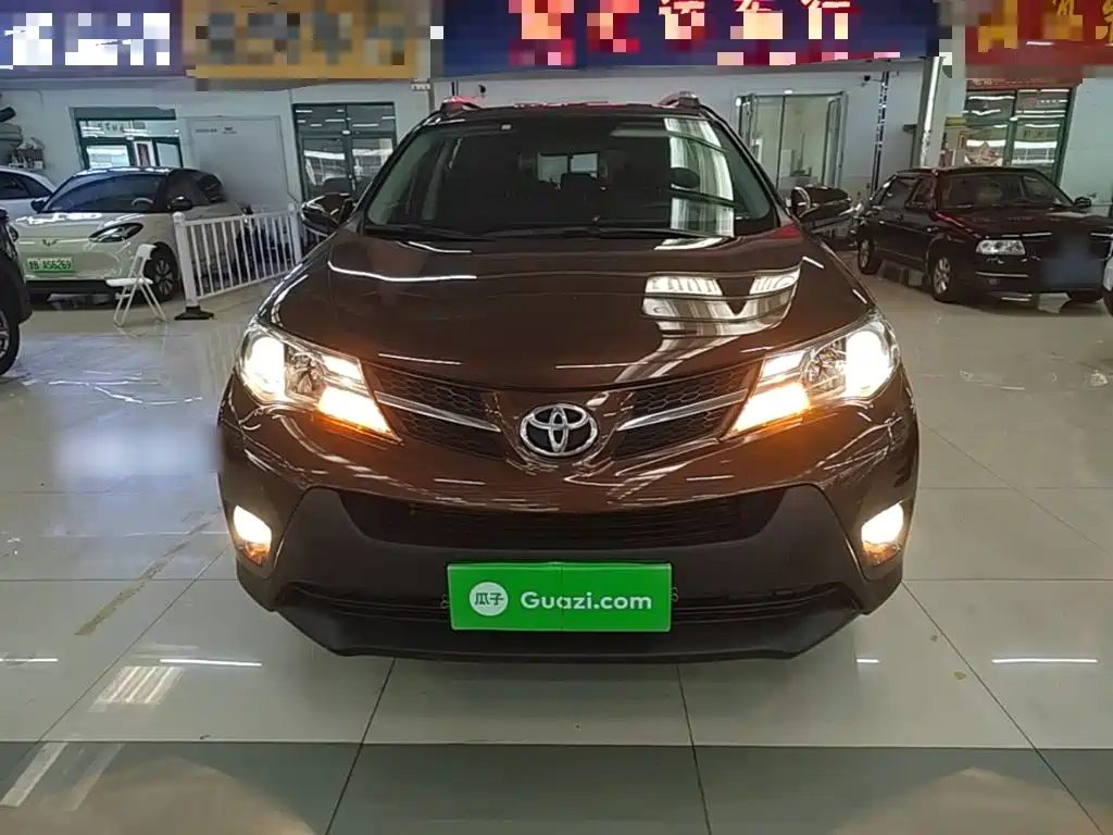 Toyota RAV4 — миниатюра 3