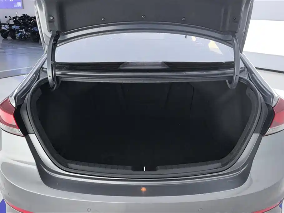 Hyundai Elantra 2018 1.6L AT 15