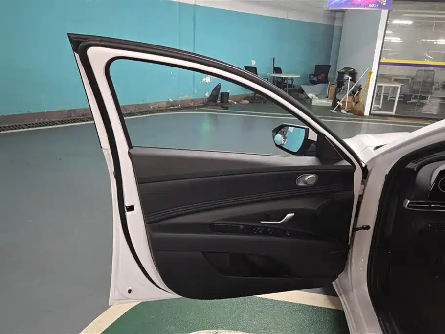 Hyundai Elantra 2023 1.5L CVT LUX Luxury