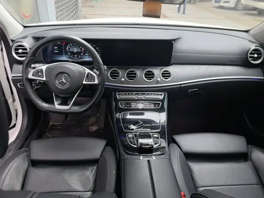 Mercedes-Benz E-Class — миниатюра 10