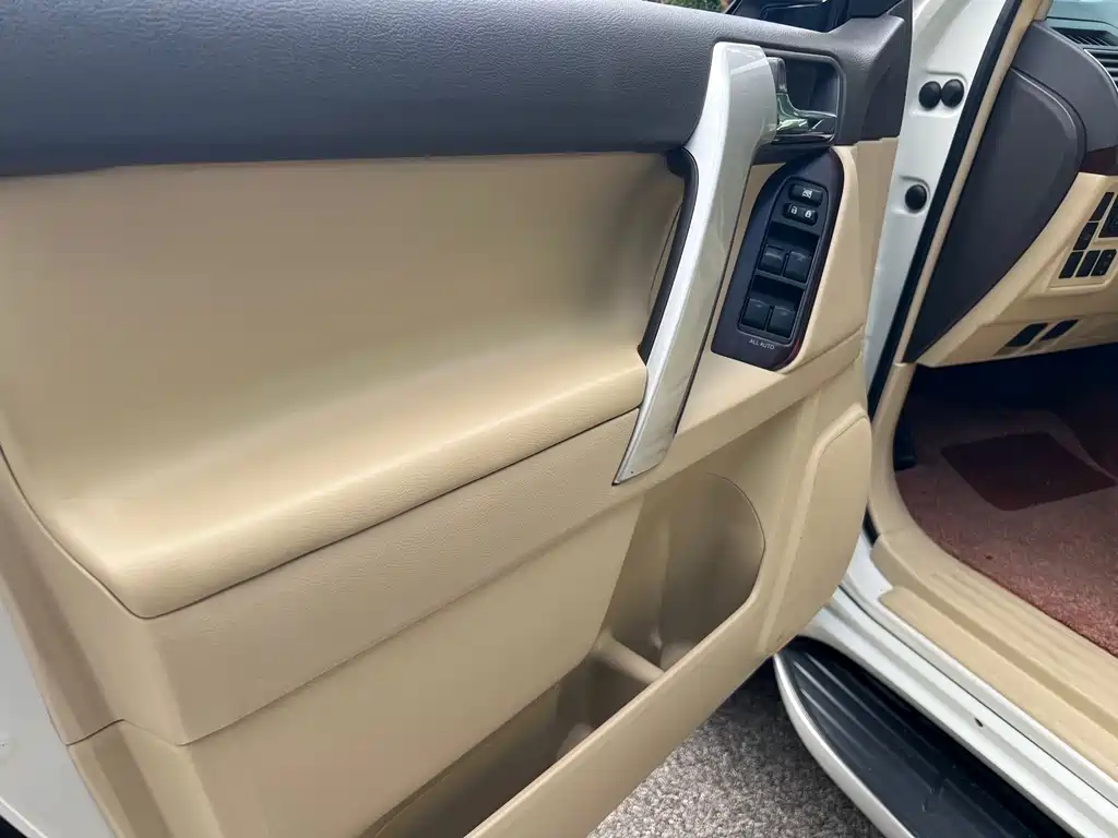 Toyota Prado — миниатюра 17