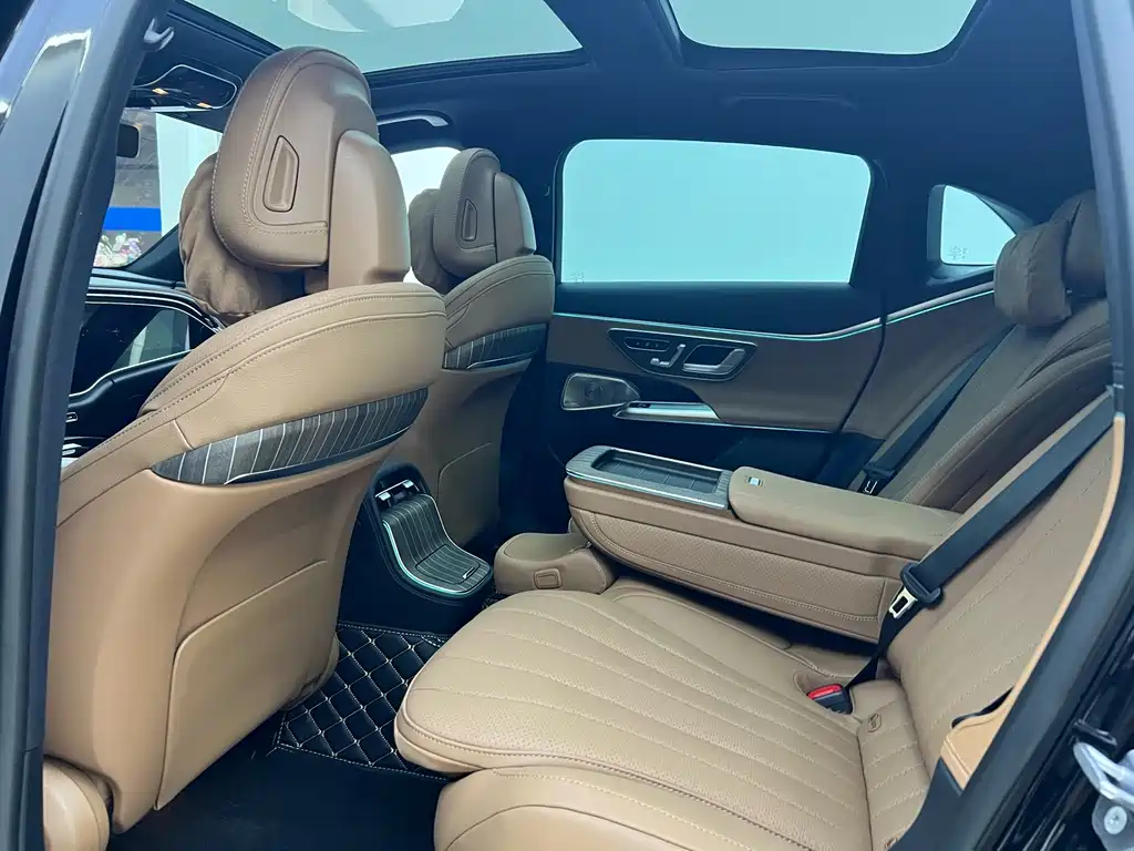 Mercedes-Benz E-Class — миниатюра 18