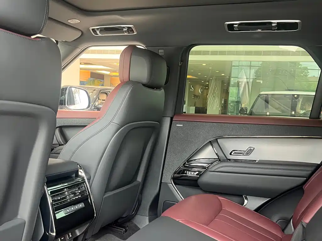Land Rover Range Rover Sport 2026 400PS Dynamic SE