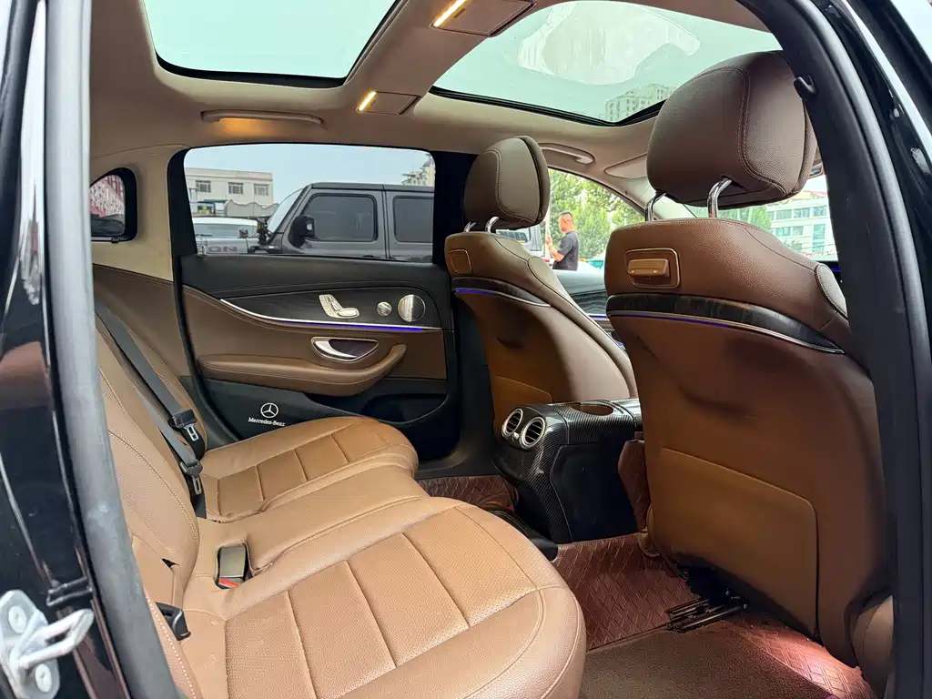 Mercedes-Benz E-Class — миниатюра 12