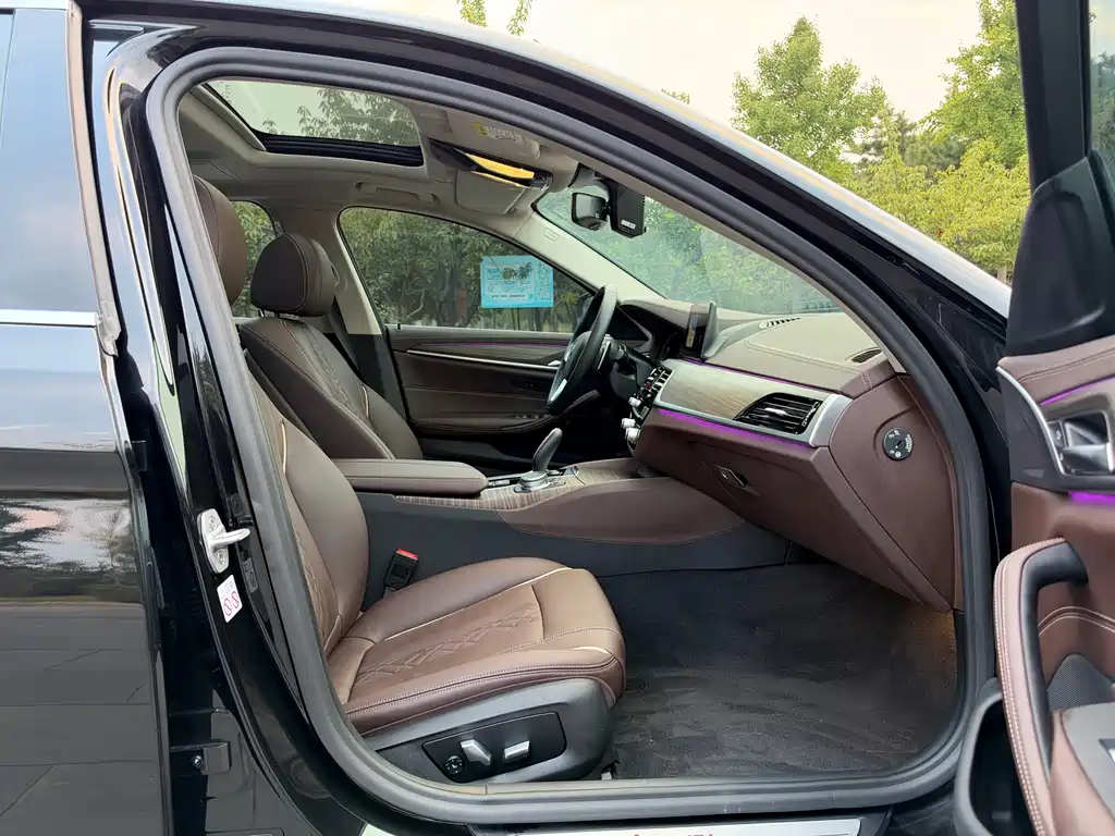 BMW 5 Series — миниатюра 24