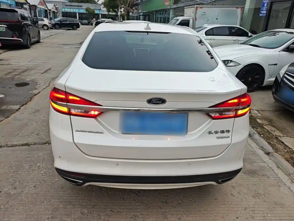 Ford Mondeo — миниатюра 6
