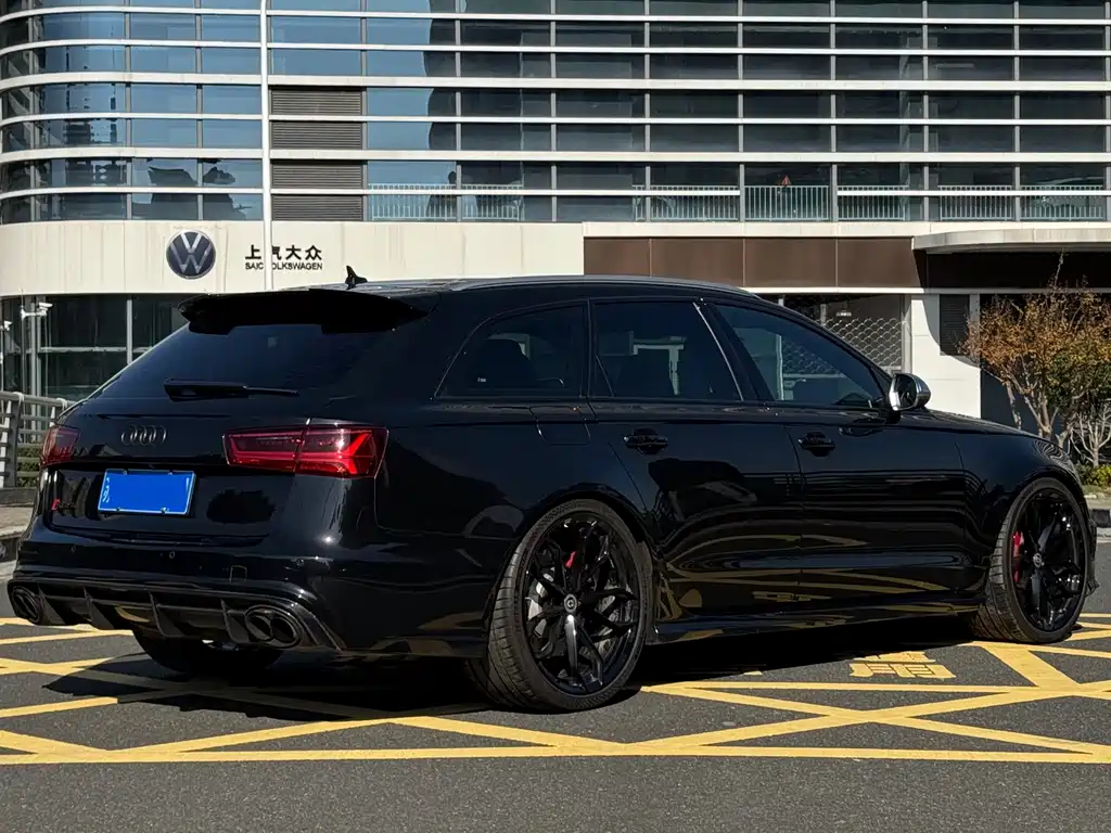 AUDI RS 6