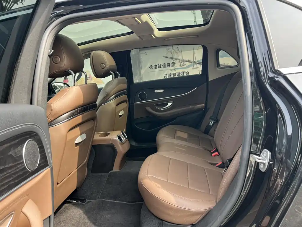 Mercedes-Benz E-Class — миниатюра 11