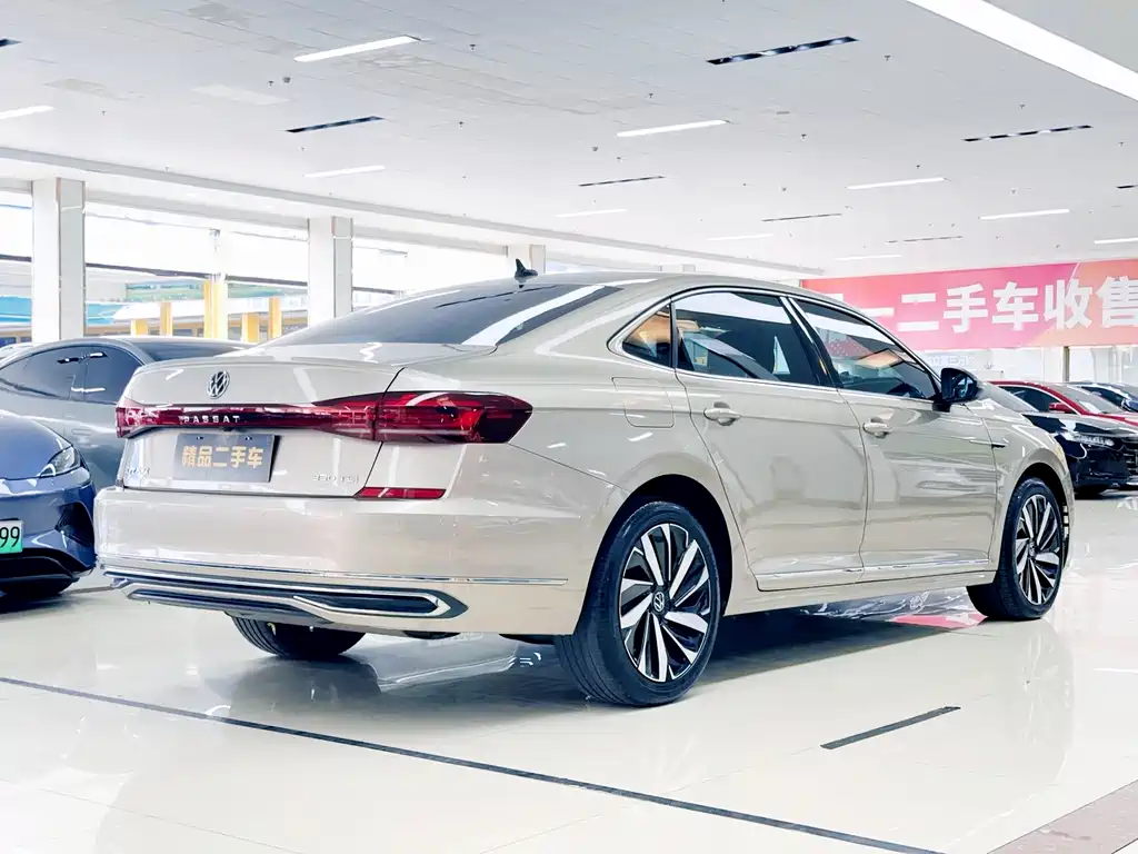 Volkswagen Passat 2022 330TSI Luxury
