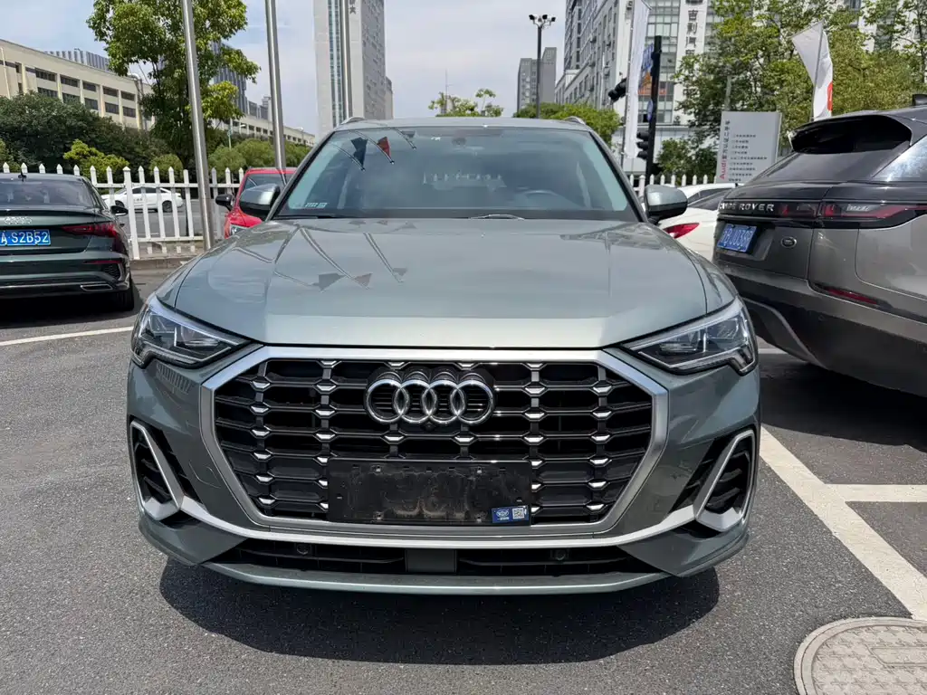 Audi Q3 2023 35 TFSI Fashion (1.4T)