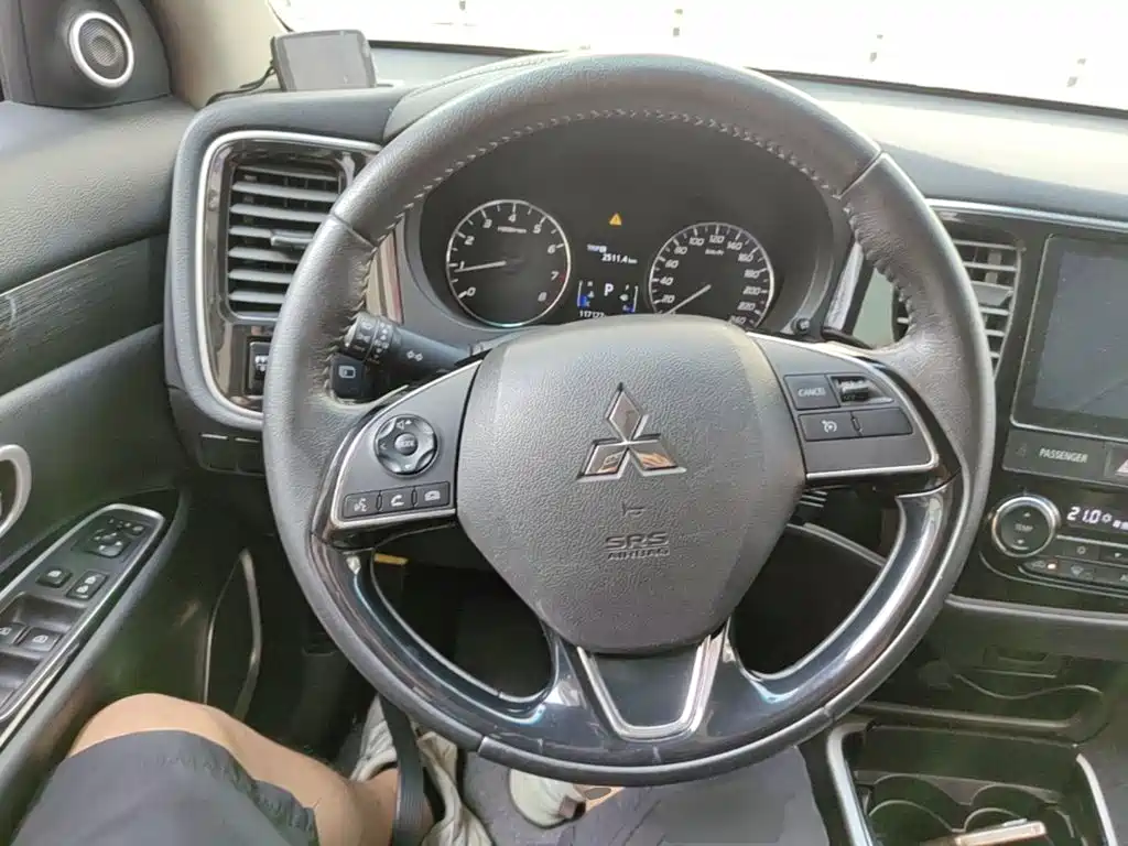 Mitsubishi Outlander — миниатюра 11
