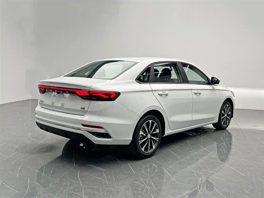 Geely Emgrand 2026 400 1.5L CVT