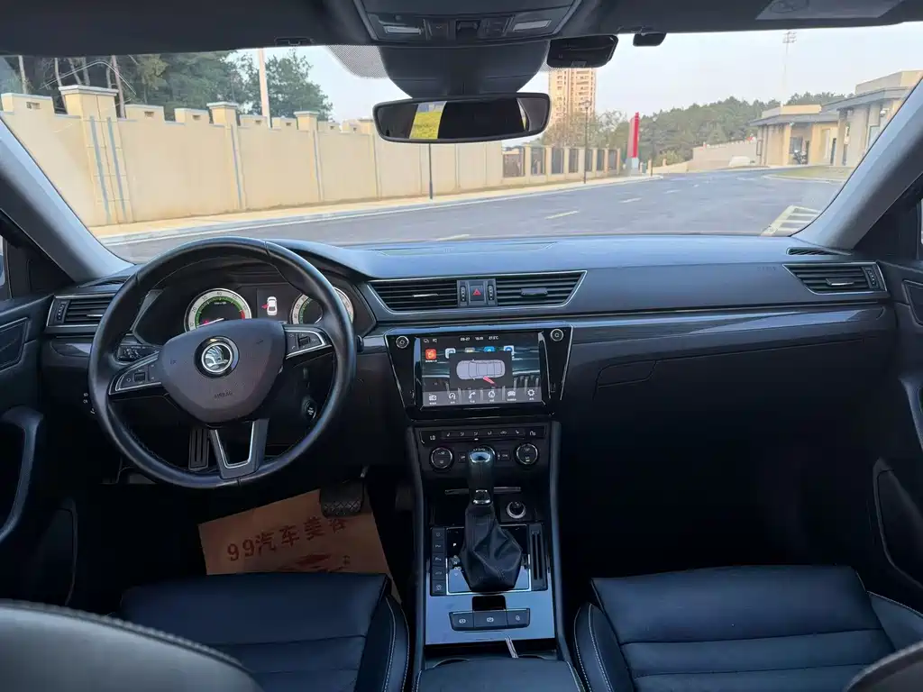 Skoda Superb — миниатюра 4