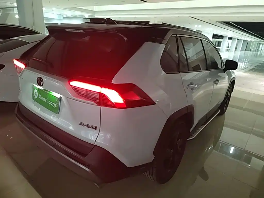 Toyota RAV4 — миниатюра 7