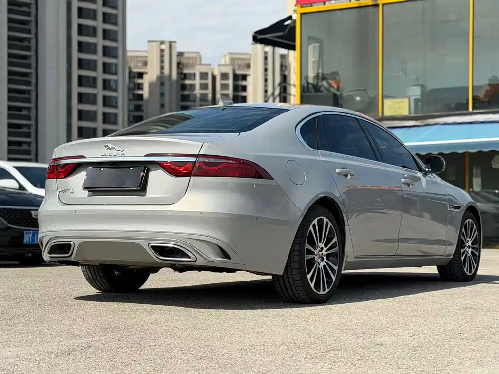 Jaguar XFL 2024 2.0T P250 Premium Luxury